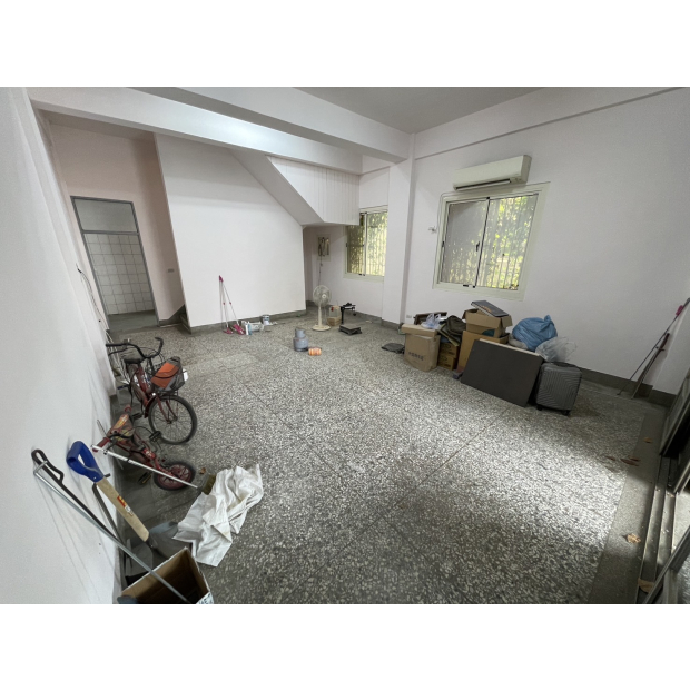 南區南平路透天店面出租｜1F+B1・31坪