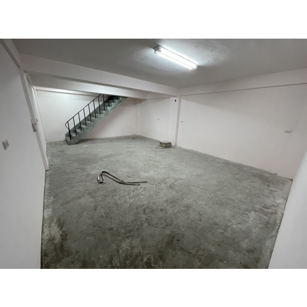 南區南平路透天店面出租｜1F+B1・31坪