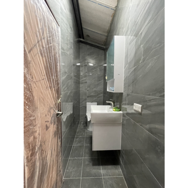 南區南平路透天店面出租｜1F+B1・31坪