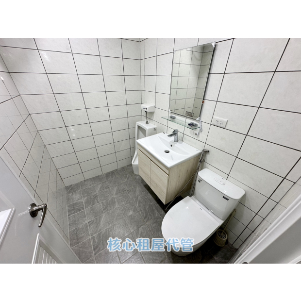 西屯區甘肅路二段透天店面出租｜空店面